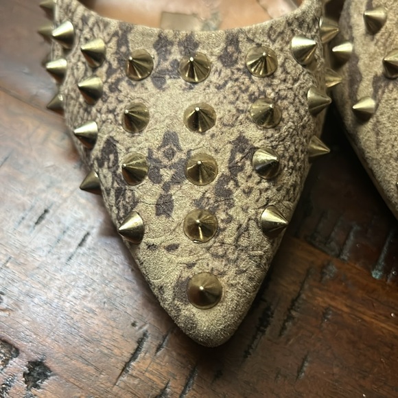 BCBG spiked suede snake skin like high heels size 7.5, 37.5 - Picture 2 of 13